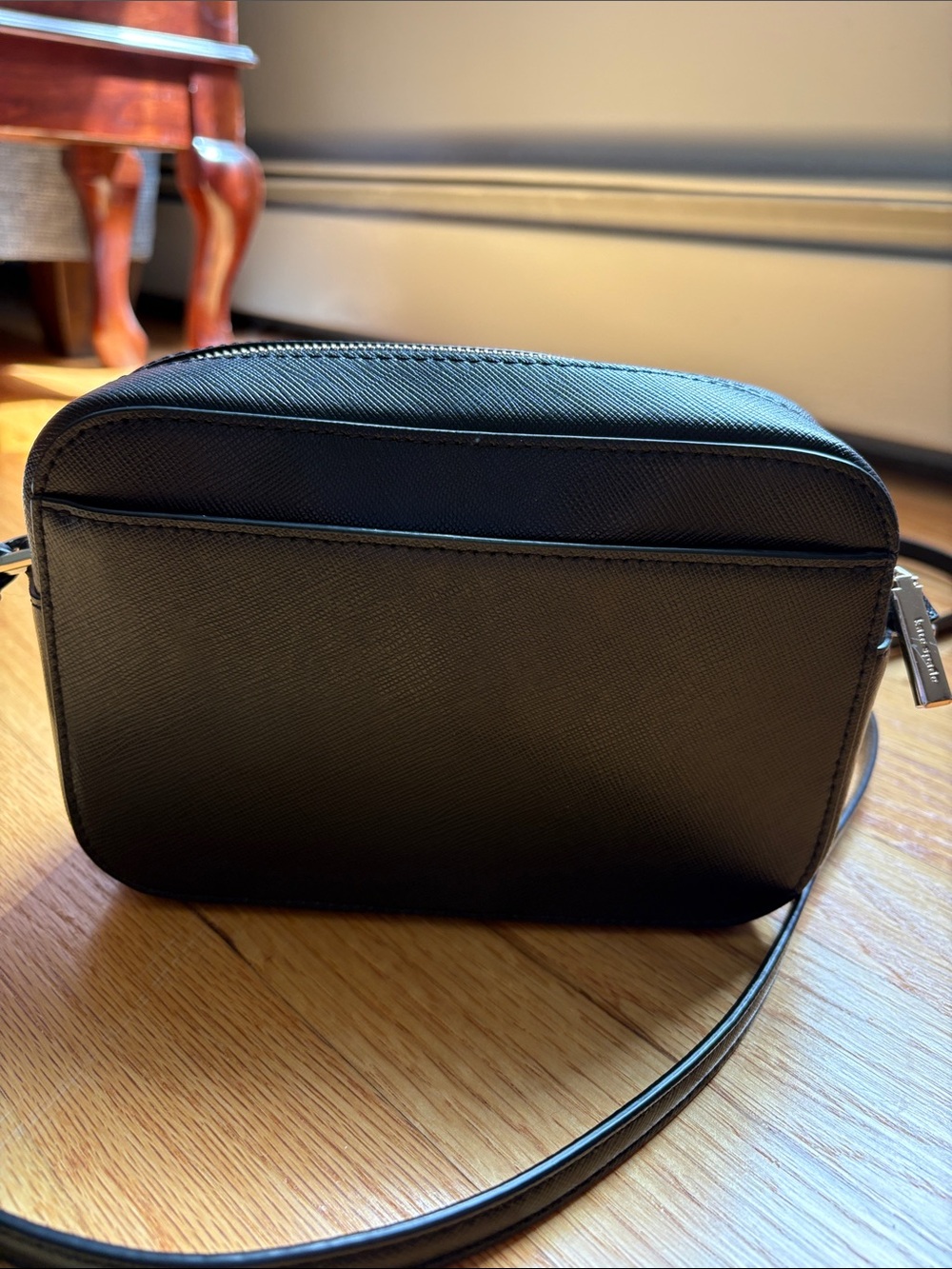 kate spade black leather crossbody camera bag with gold logo - Picture 3 of 8